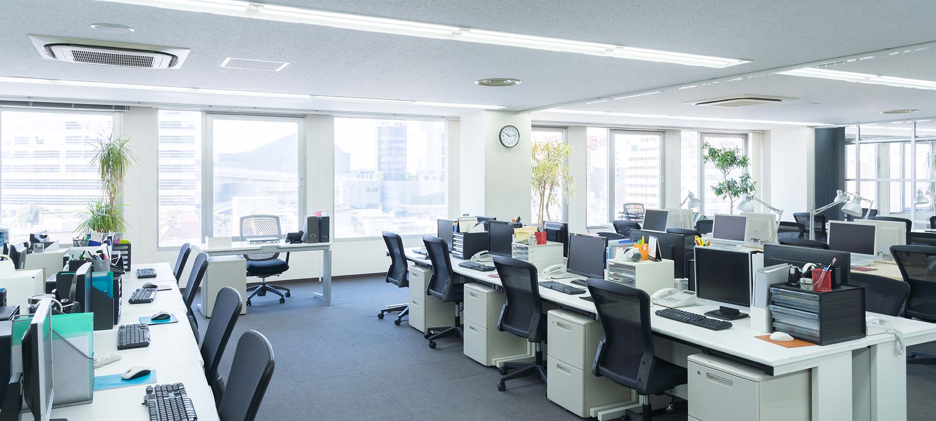 古典的な彫刻のディテール。資産管理の歴史と伝統を象徴し、永続的な価値の継承を表現する芸術作品