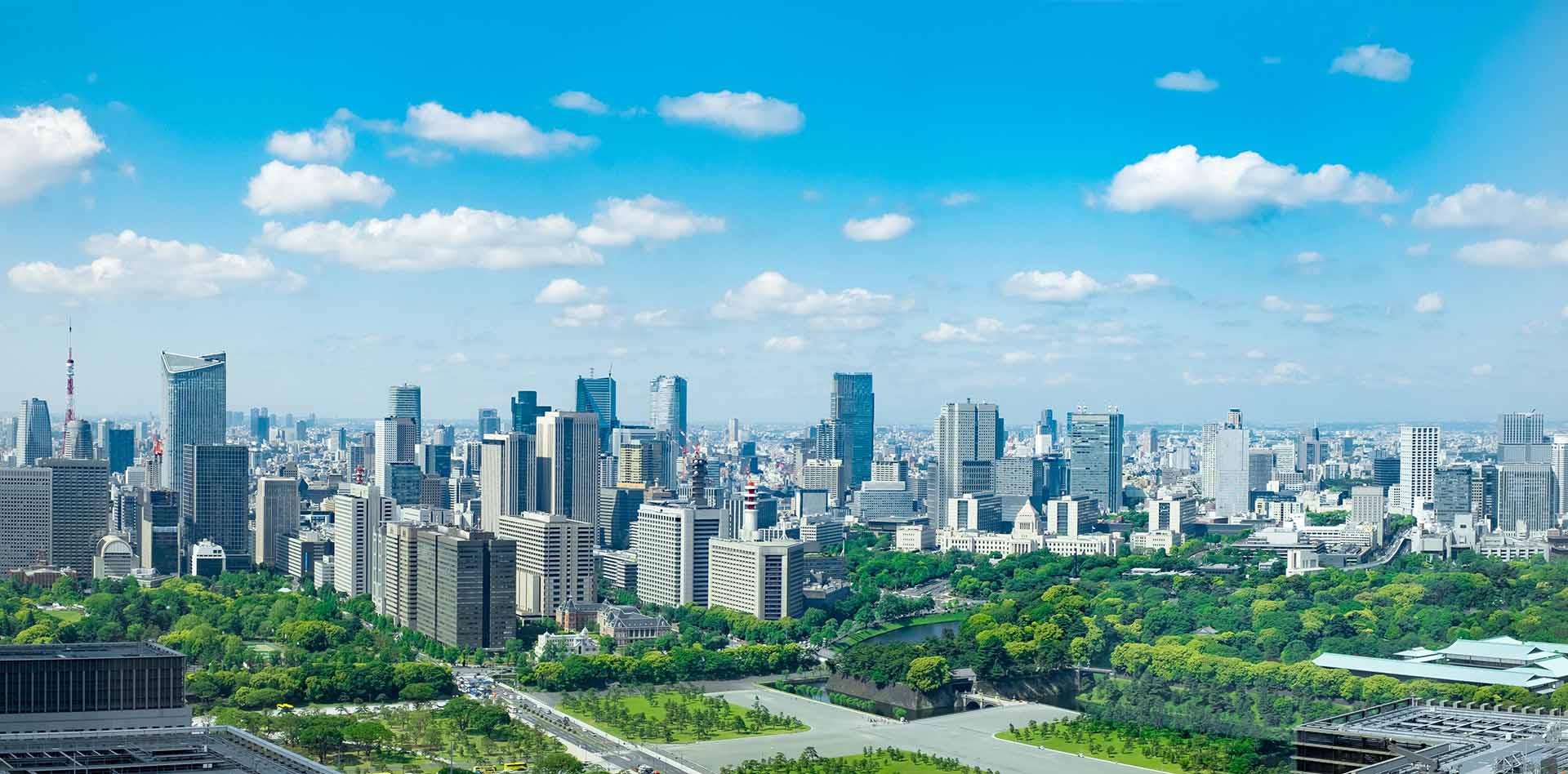 格式高いオフィスホールの内装、Wakatsuki Internationalの本社イメージ。エレガントな建築デザインと洗練された空間が、私的資産管理の専門性と信頼性を表現